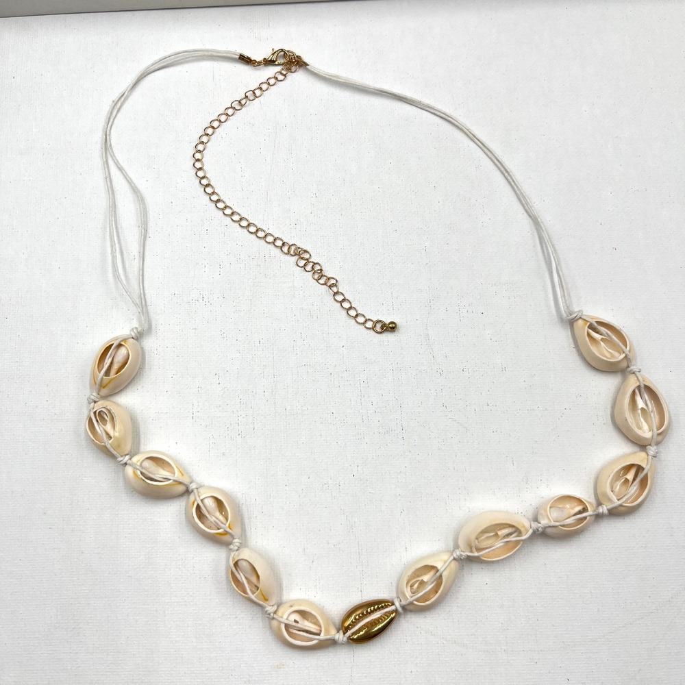 Vintage Natural Cowrie Shell Necklace Gold Metallic Accent Cream Cord Beachy Y2K - Picture 3 of 12